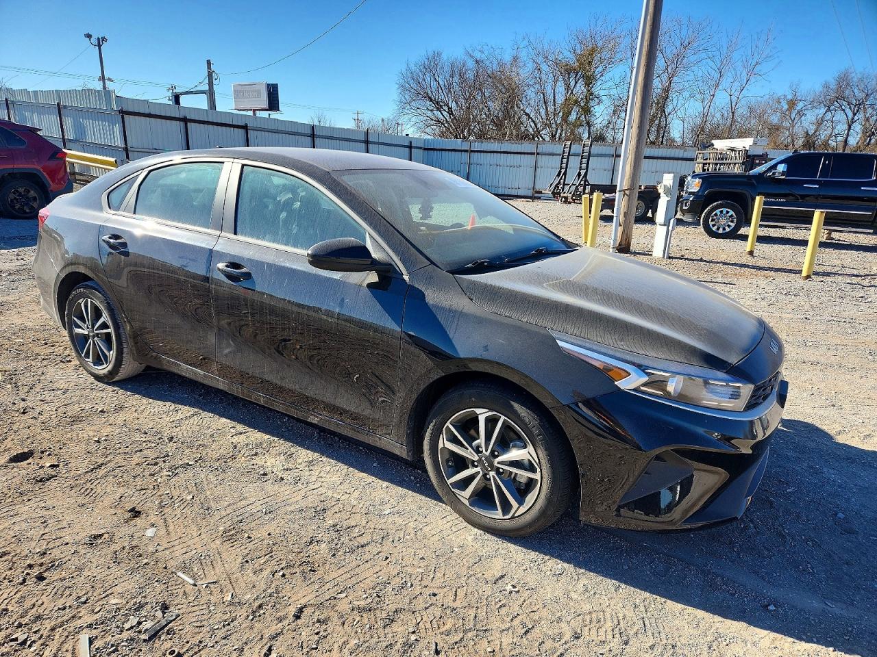 2023 KIA FORTE LX photo 4