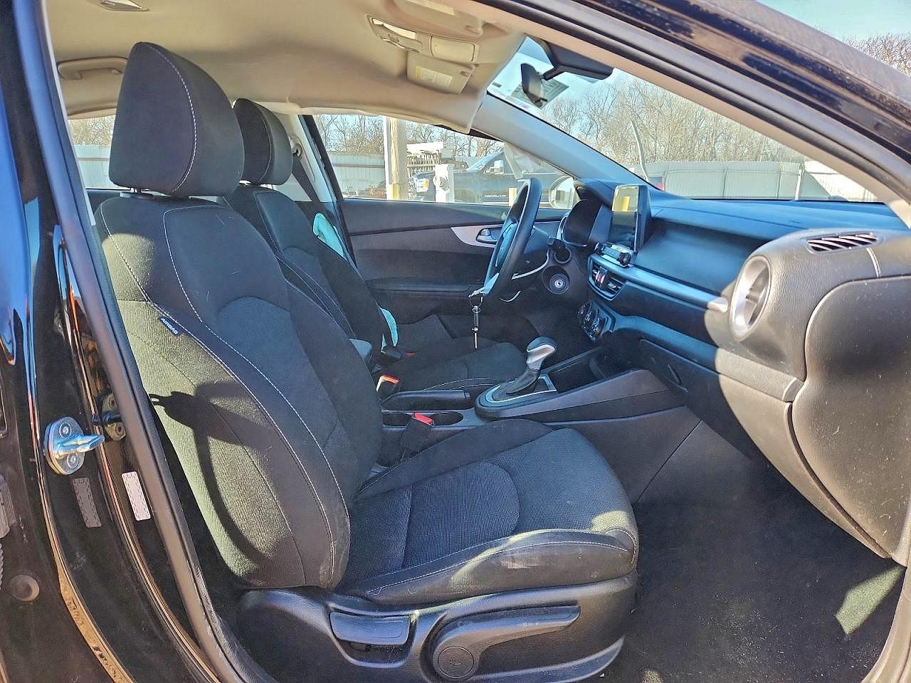 2023 KIA FORTE LX photo 7