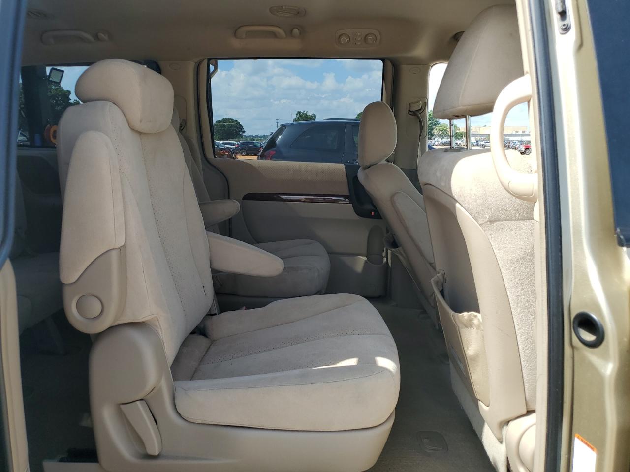 2007 HYUNDAI ENTOURAGE GLS photo 11