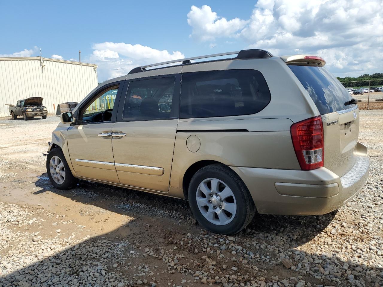 2007 HYUNDAI ENTOURAGE GLS photo 2