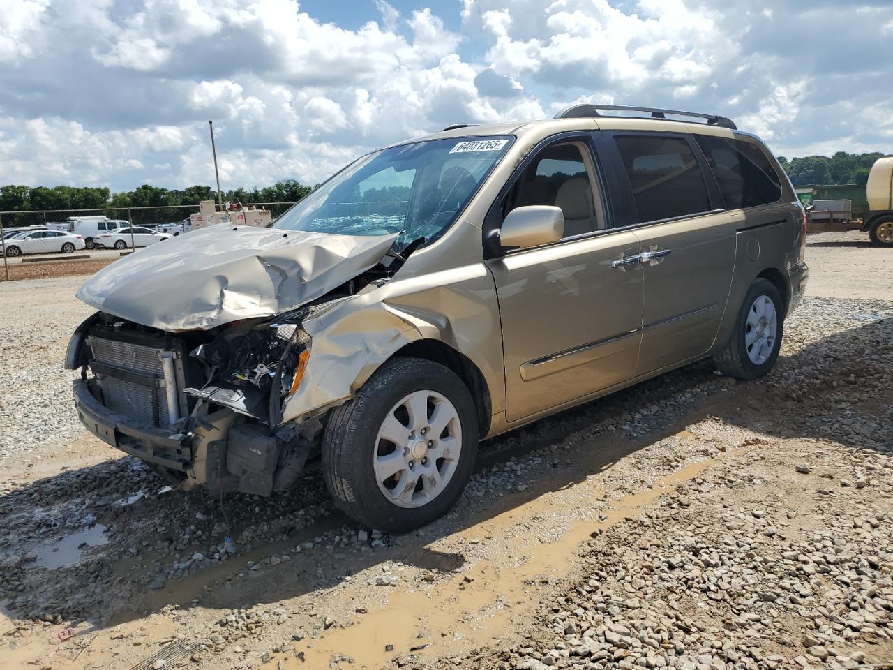 2007 HYUNDAI ENTOURAGE GLS — FRONT END damage — photo 1