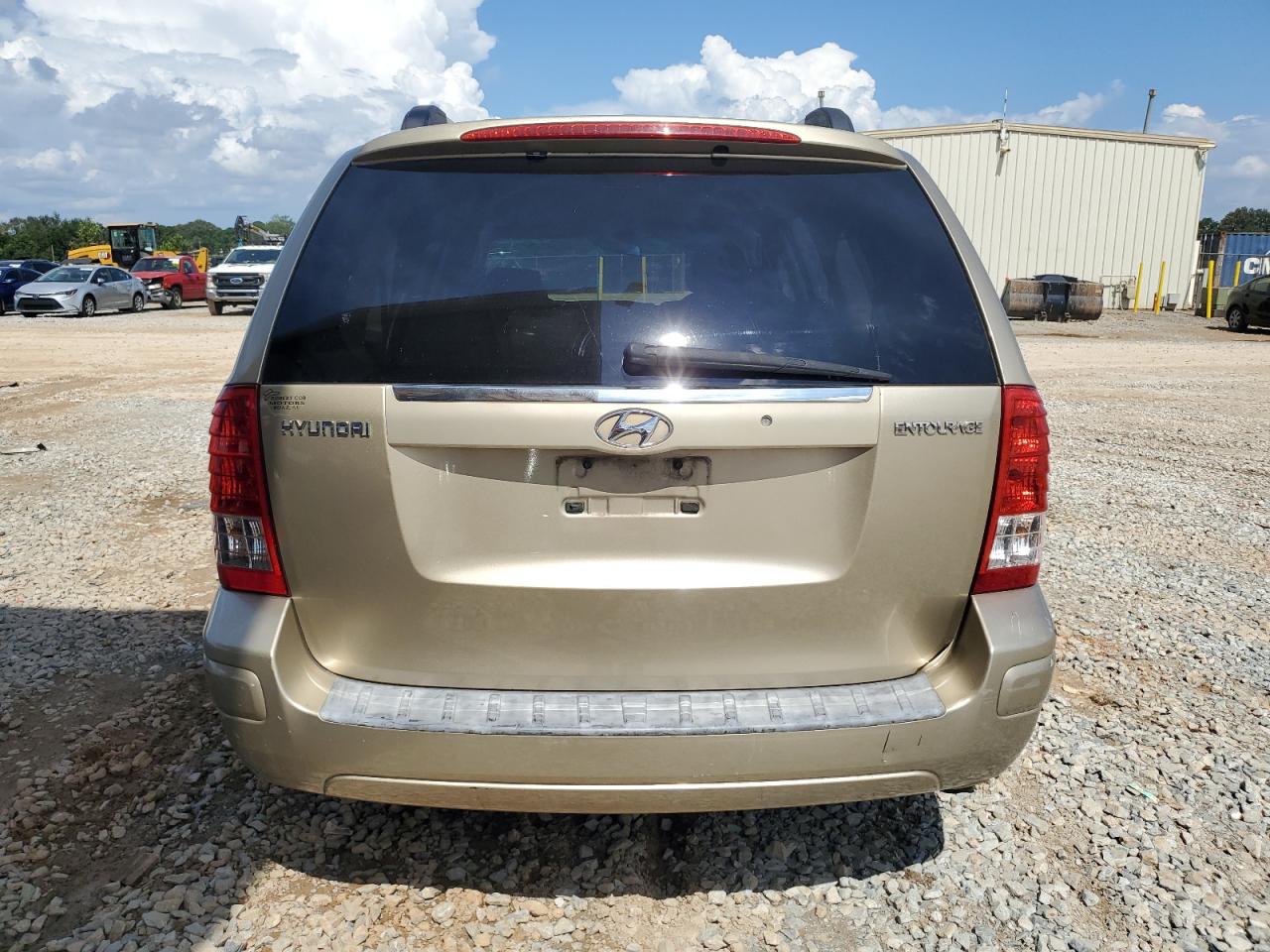 2007 HYUNDAI ENTOURAGE GLS photo 6