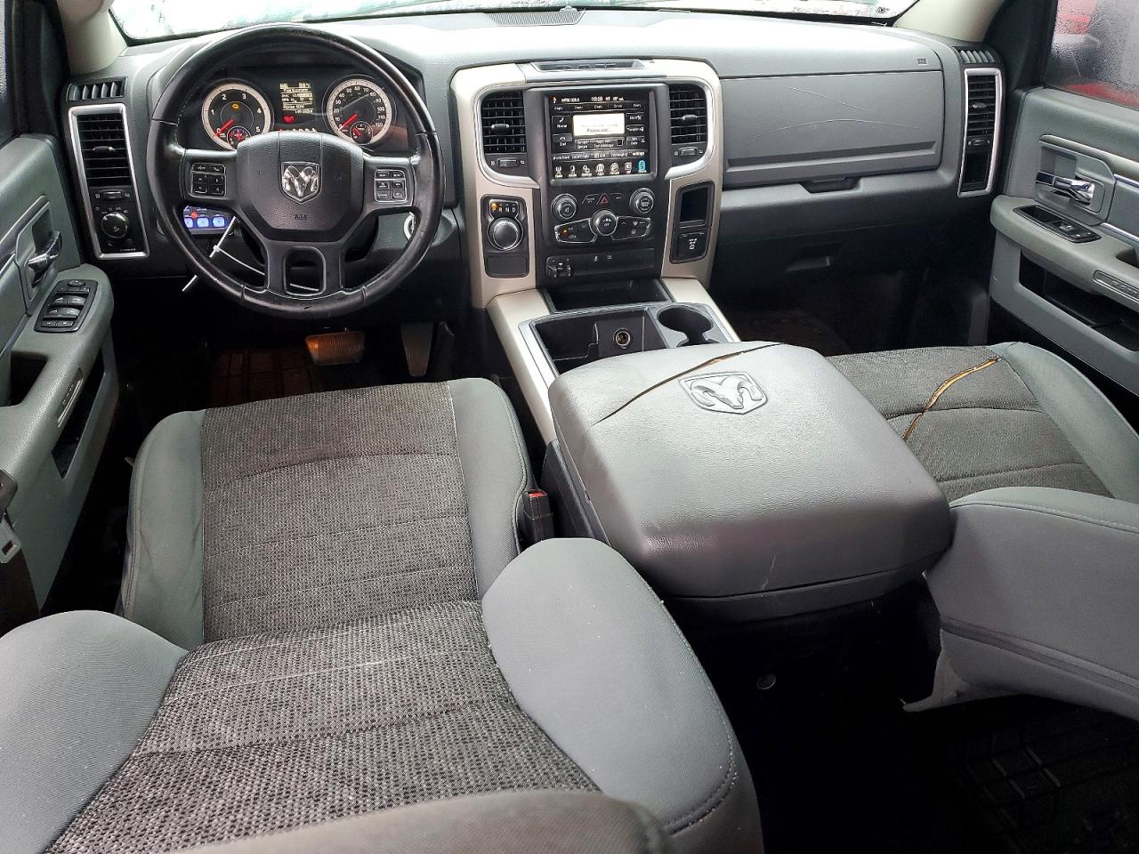 2014 RAM 1500 SLT photo 8