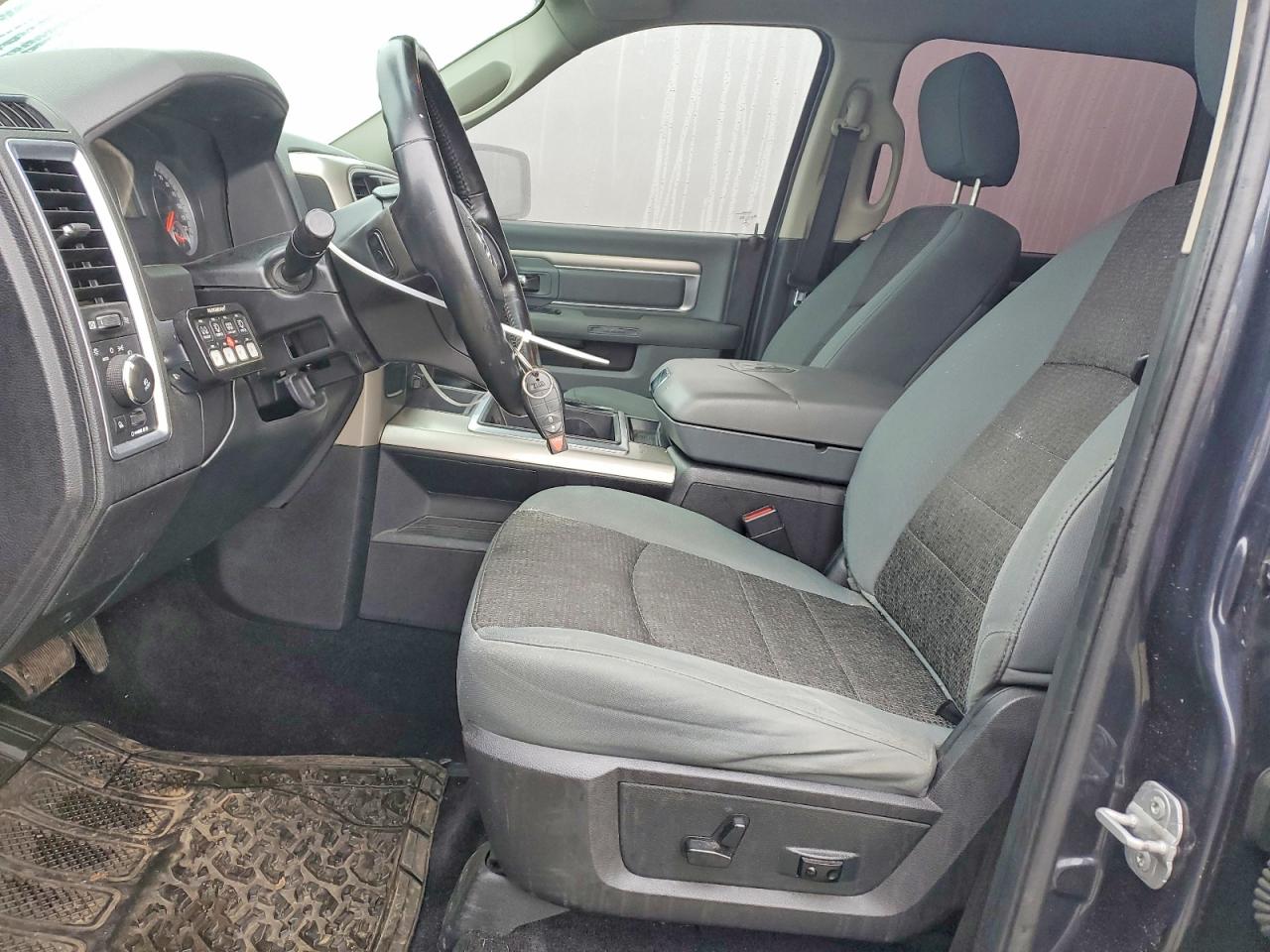 2014 RAM 1500 SLT photo 7