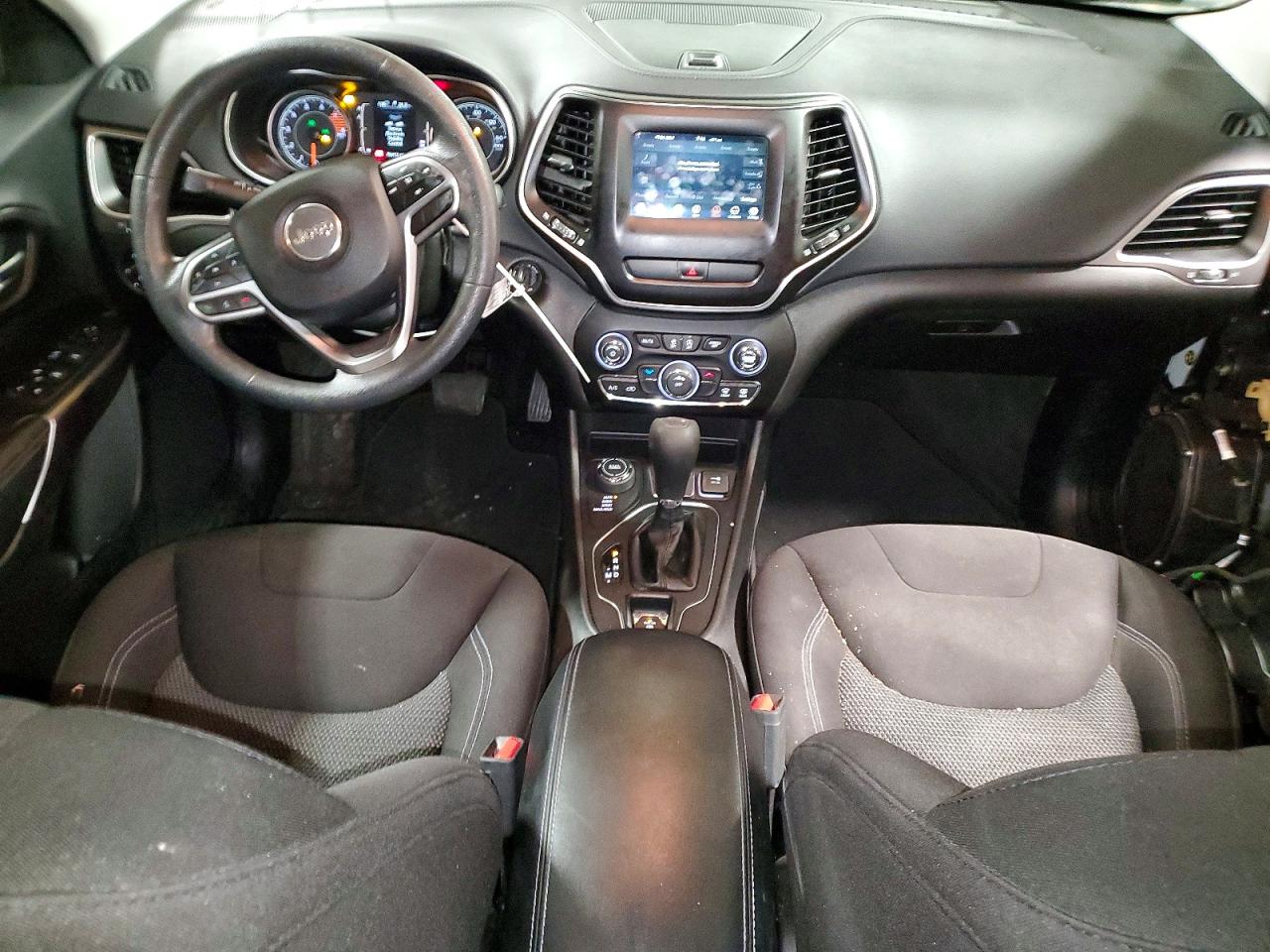 2019 JEEP CHEROKEE LATITUDE photo 8
