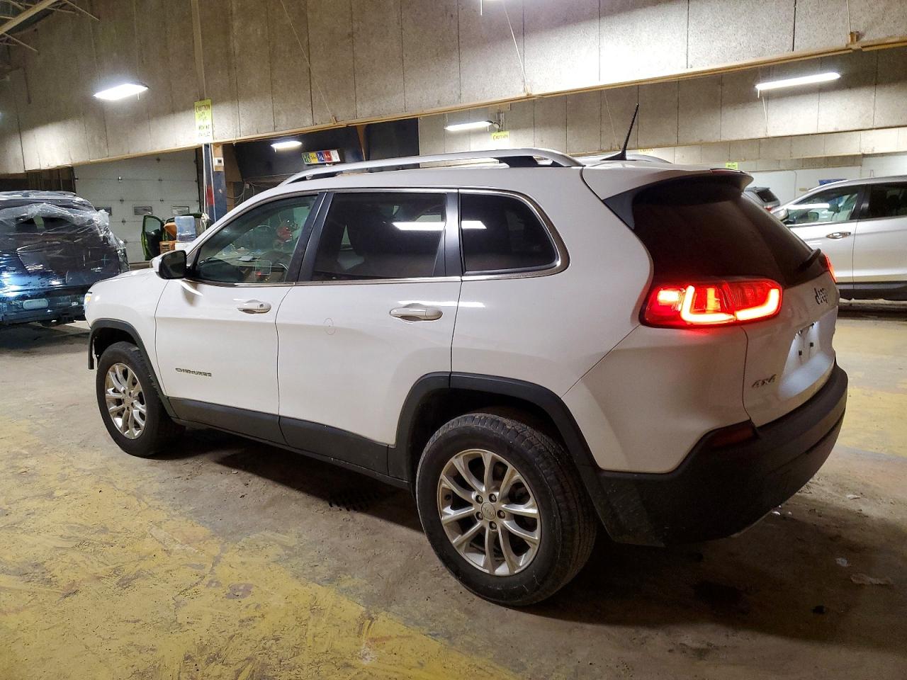 2019 JEEP CHEROKEE LATITUDE photo 2