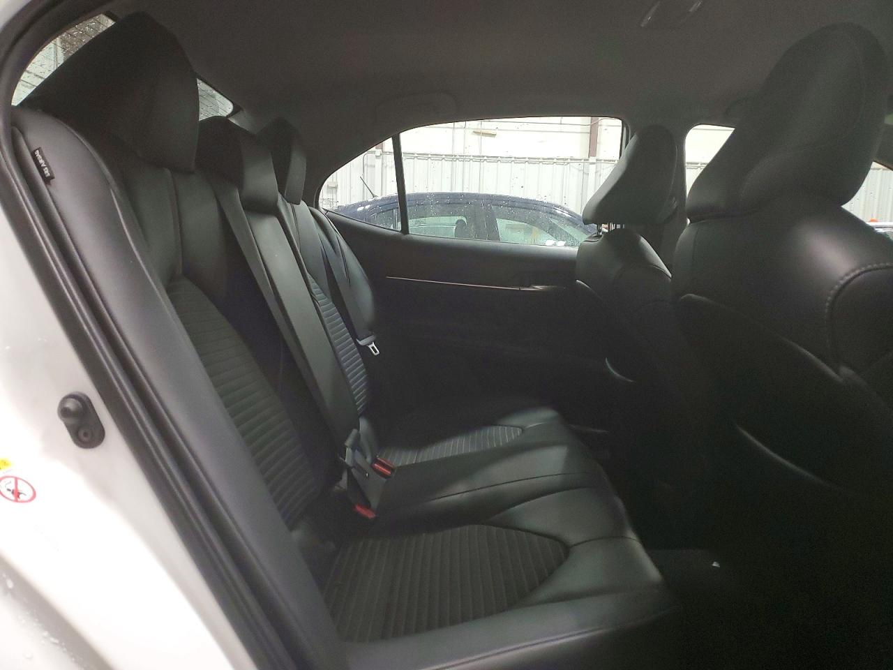 2019 TOYOTA CAMRY L photo 10