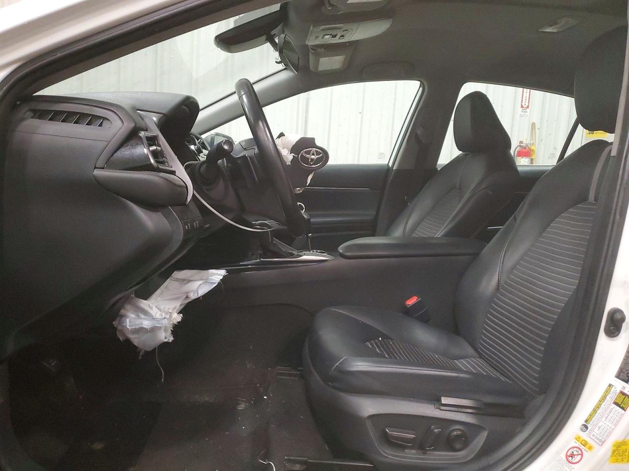 2019 TOYOTA CAMRY L photo 7