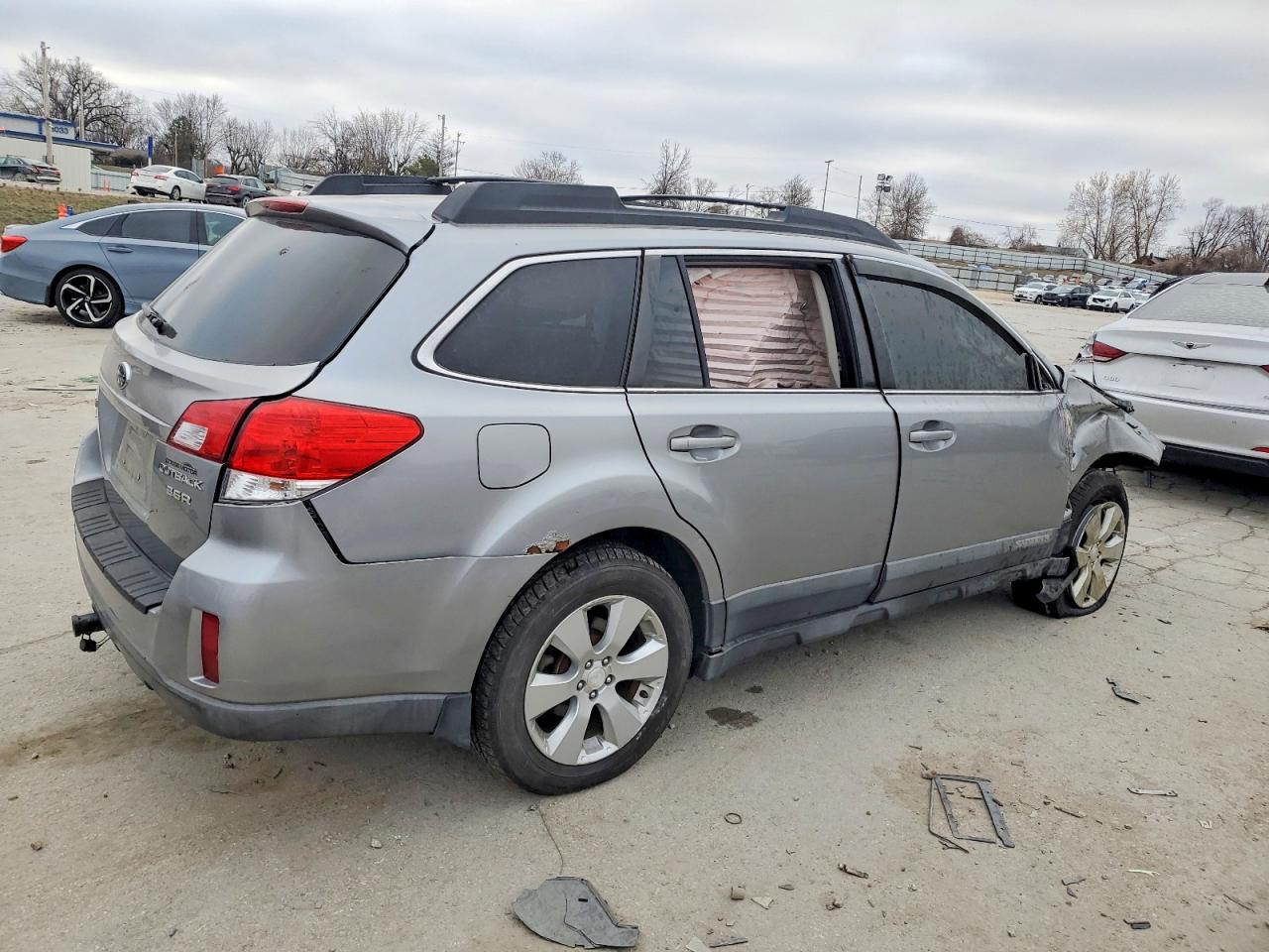 2010 SUBARU OUTBACK 3.6R LIMITED photo 3