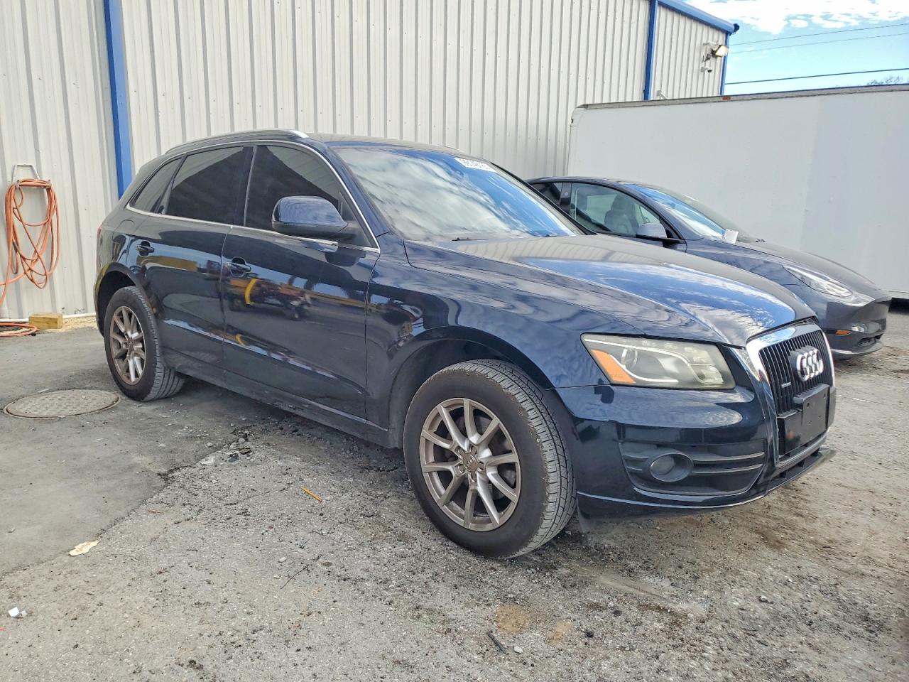 2010 AUDI Q5 PREMIUM PLUS photo 4