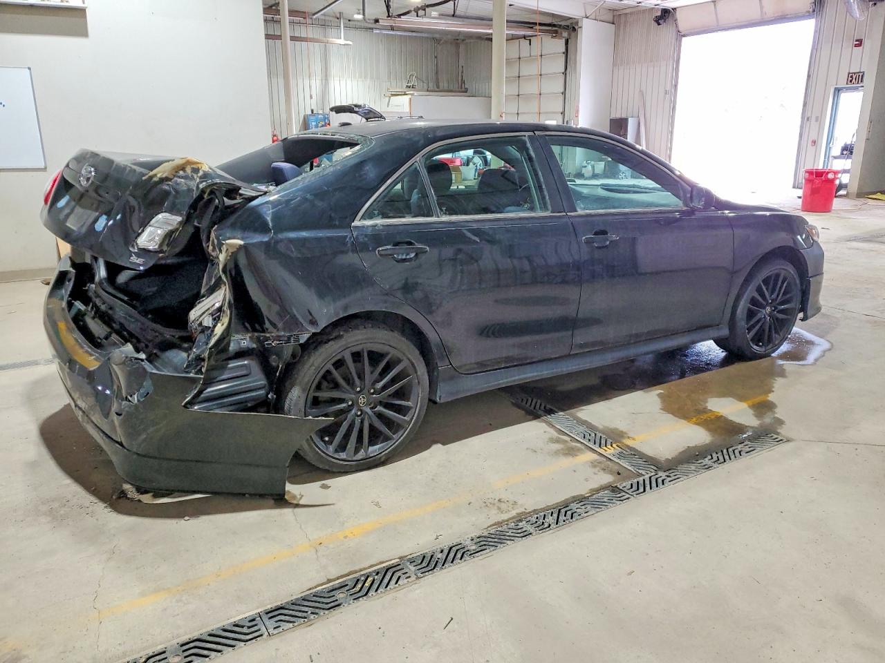 2010 TOYOTA CAMRY BASE photo 3