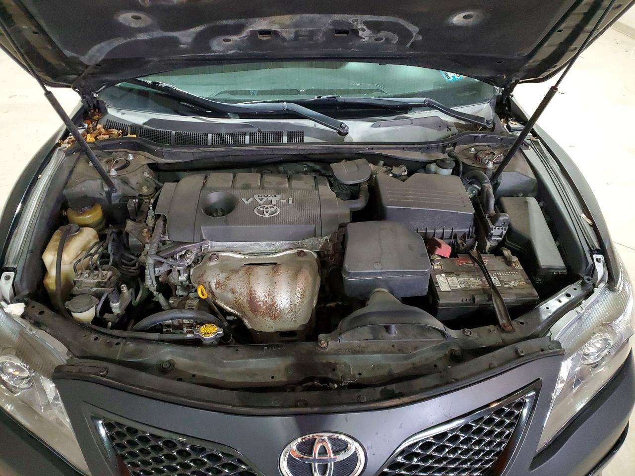 2010 TOYOTA CAMRY BASE photo 11