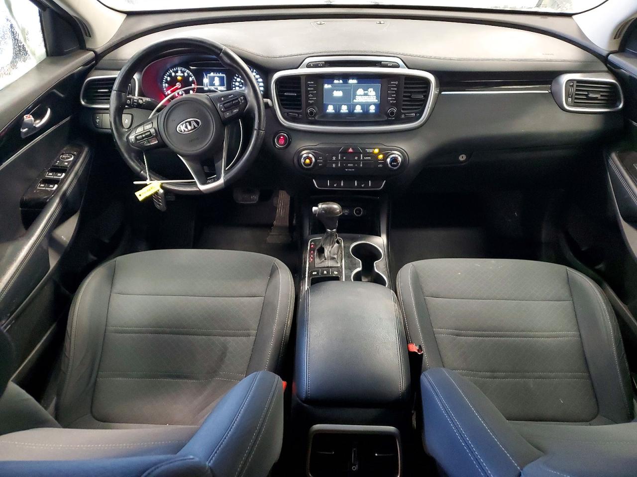 2017 KIA SORENTO LX photo 8