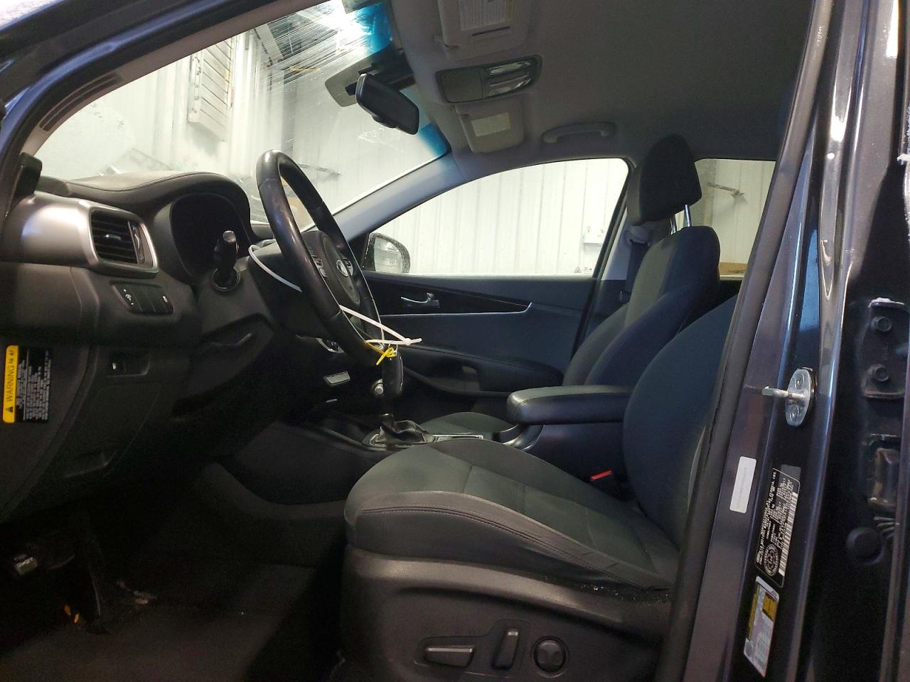 2017 KIA SORENTO LX photo 7