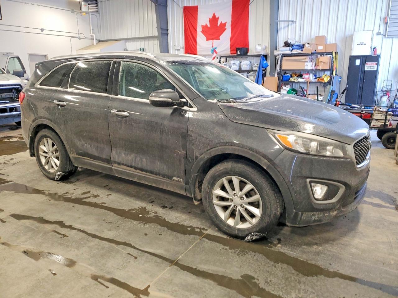 2017 KIA SORENTO LX photo 4