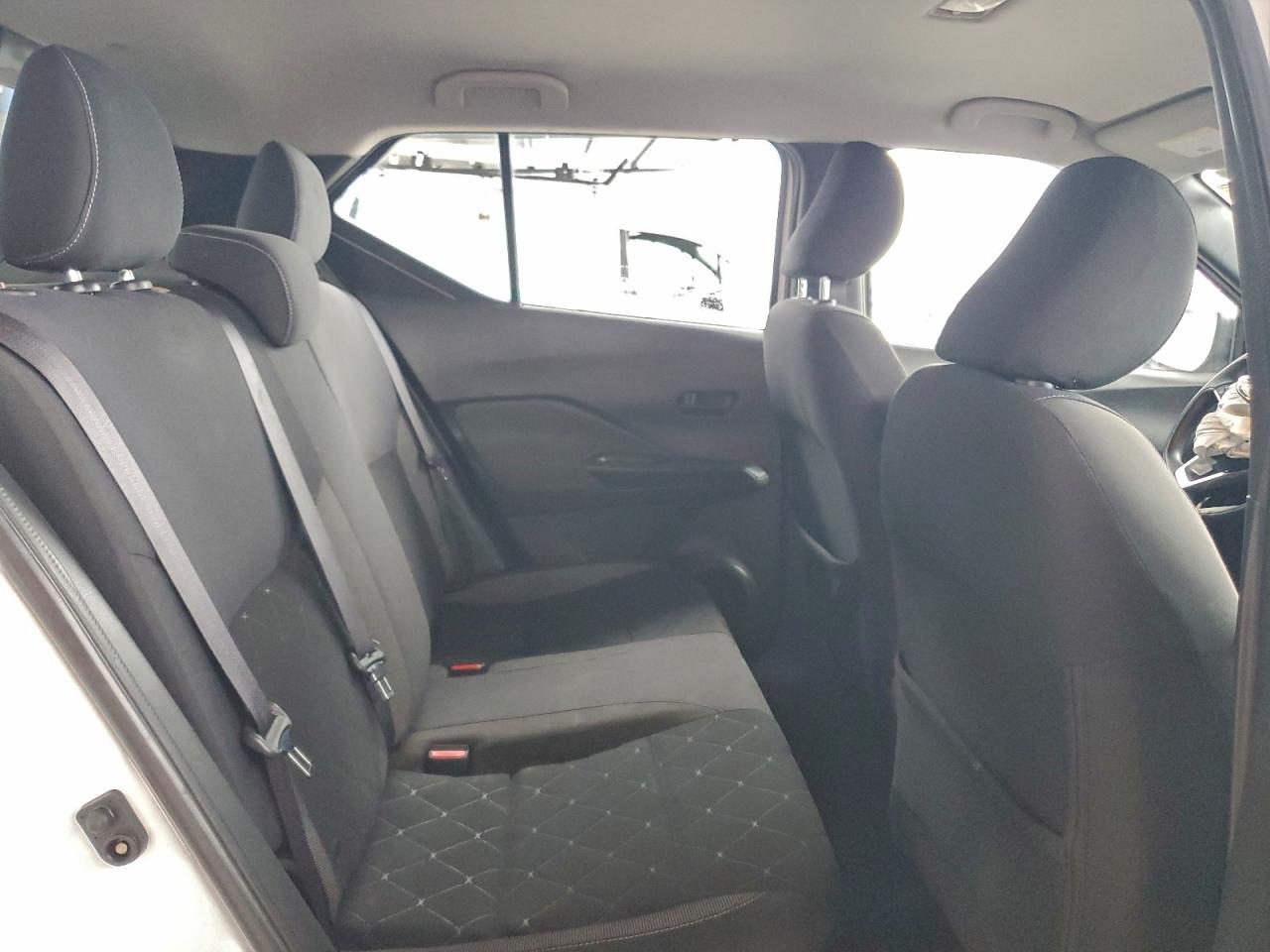 2019 NISSAN KICKS S photo 10
