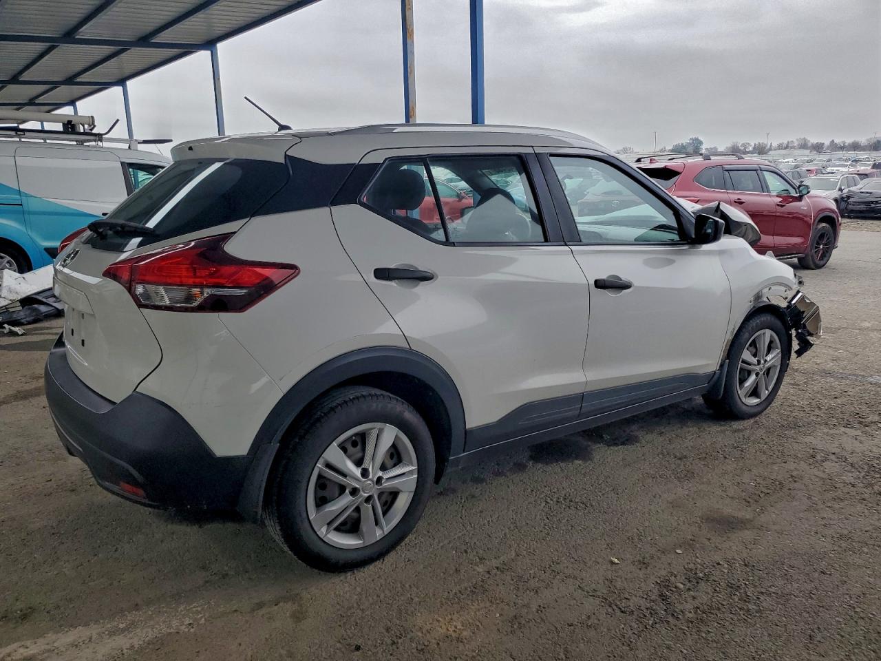 2019 NISSAN KICKS S photo 3