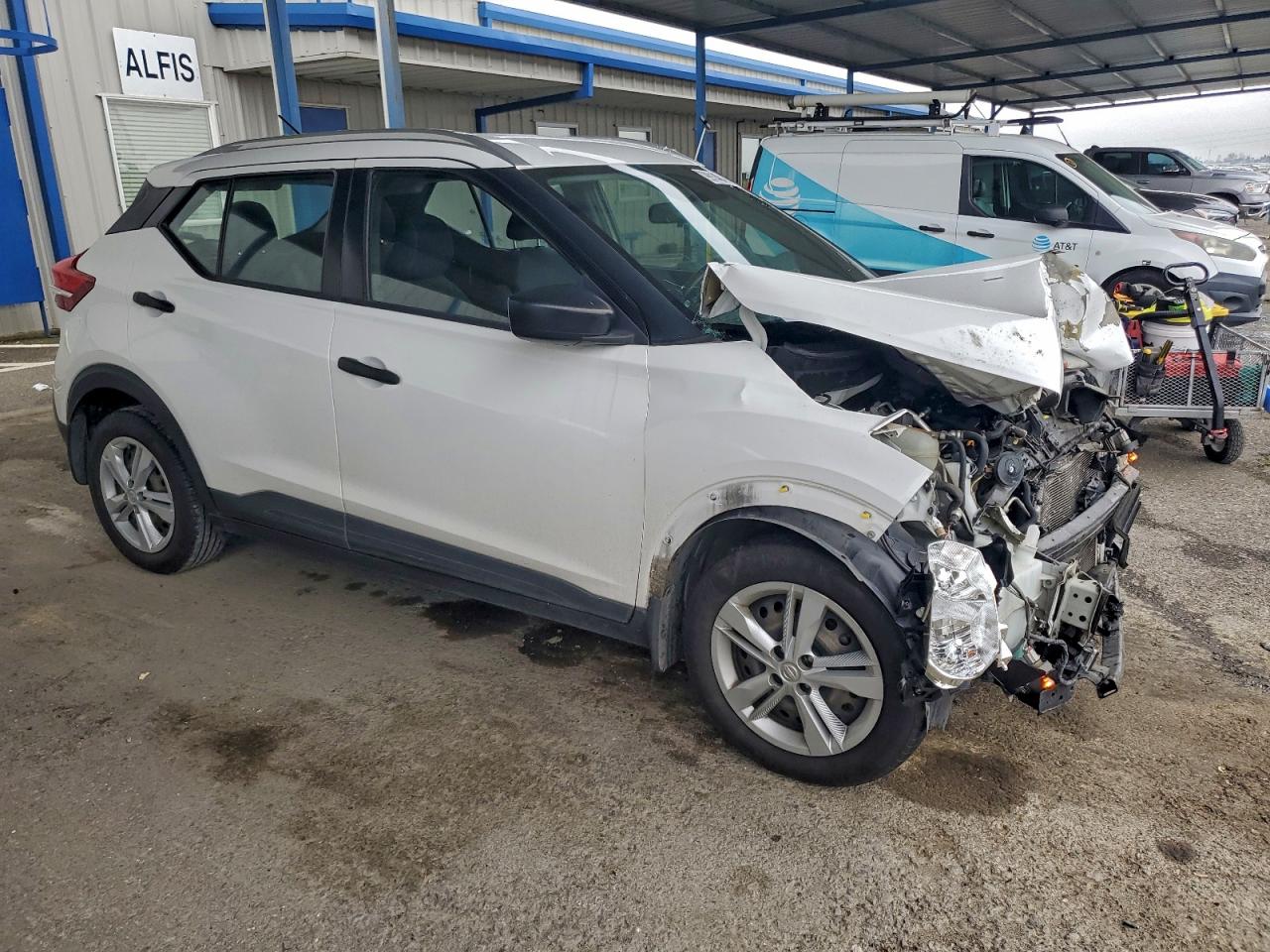 2019 NISSAN KICKS S photo 4