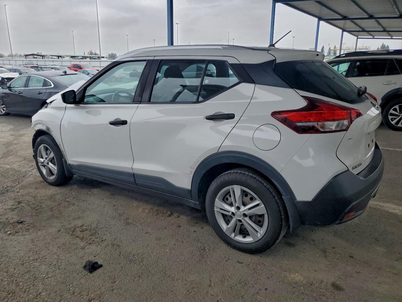 2019 NISSAN KICKS S photo 2