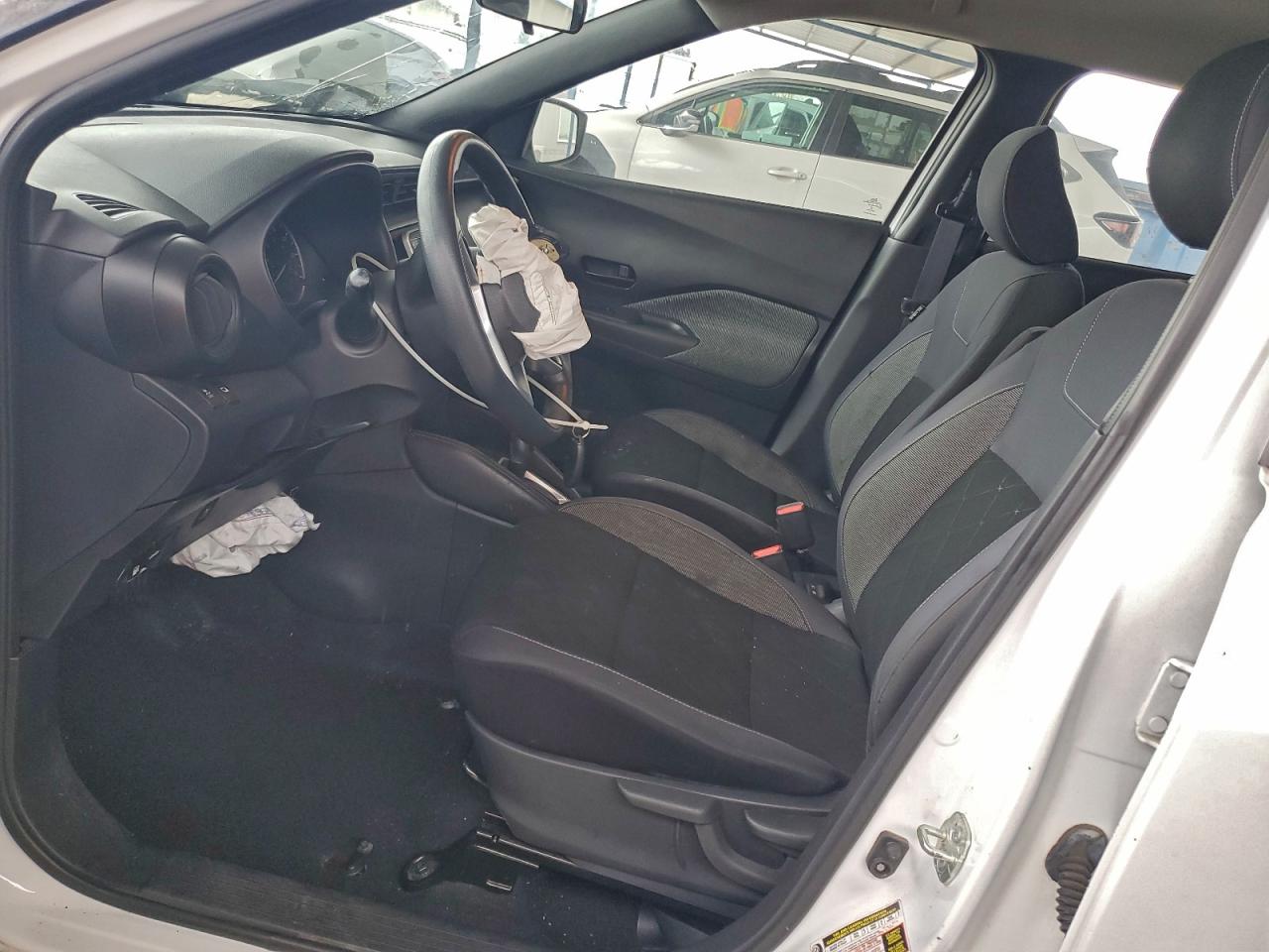 2019 NISSAN KICKS S photo 7