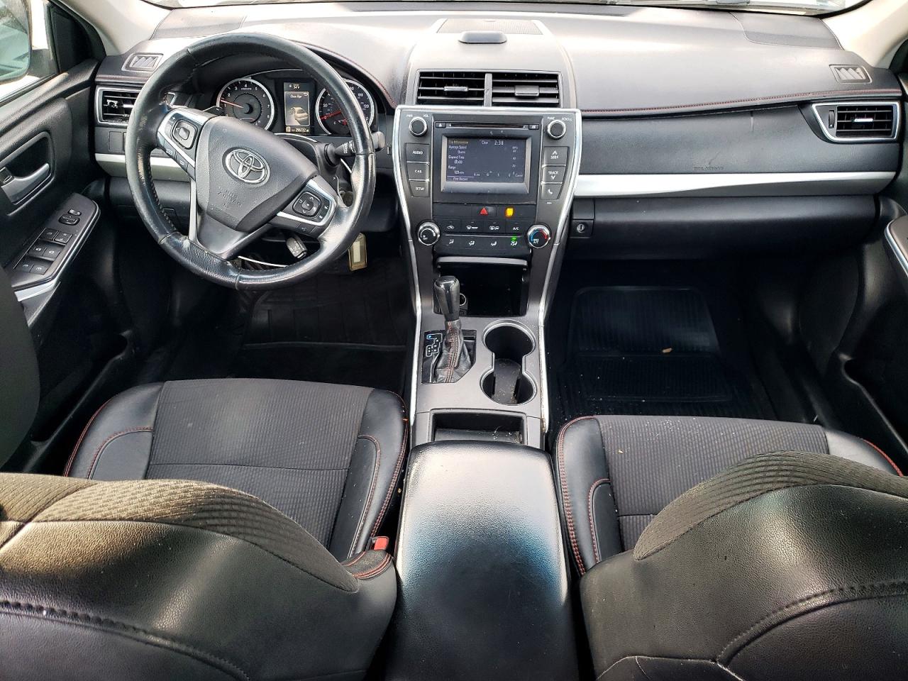 2017 TOYOTA CAMRY LE photo 8