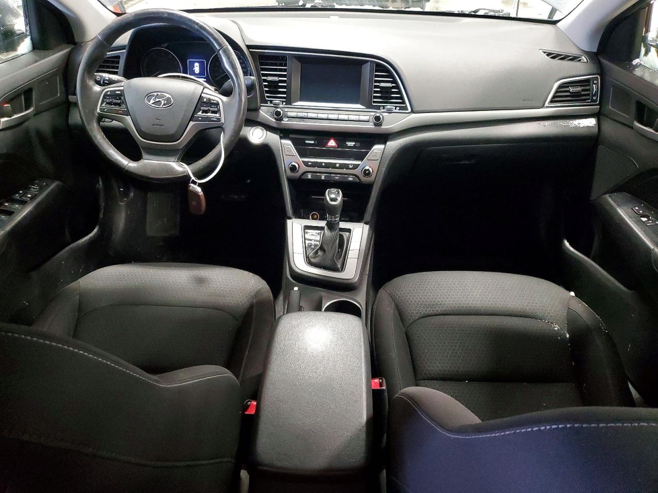 2017 HYUNDAI ELANTRA SE photo 8