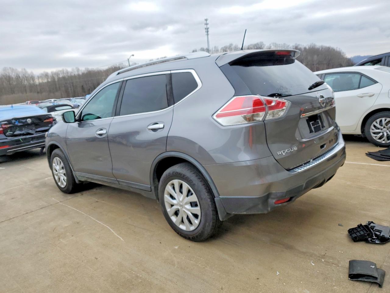 2016 NISSAN ROGUE S photo 2