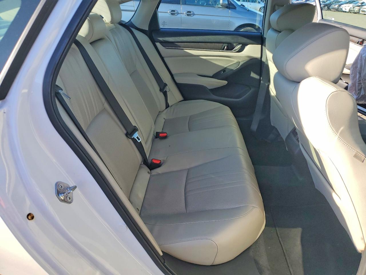 2018 HONDA ACCORD EXL photo 10