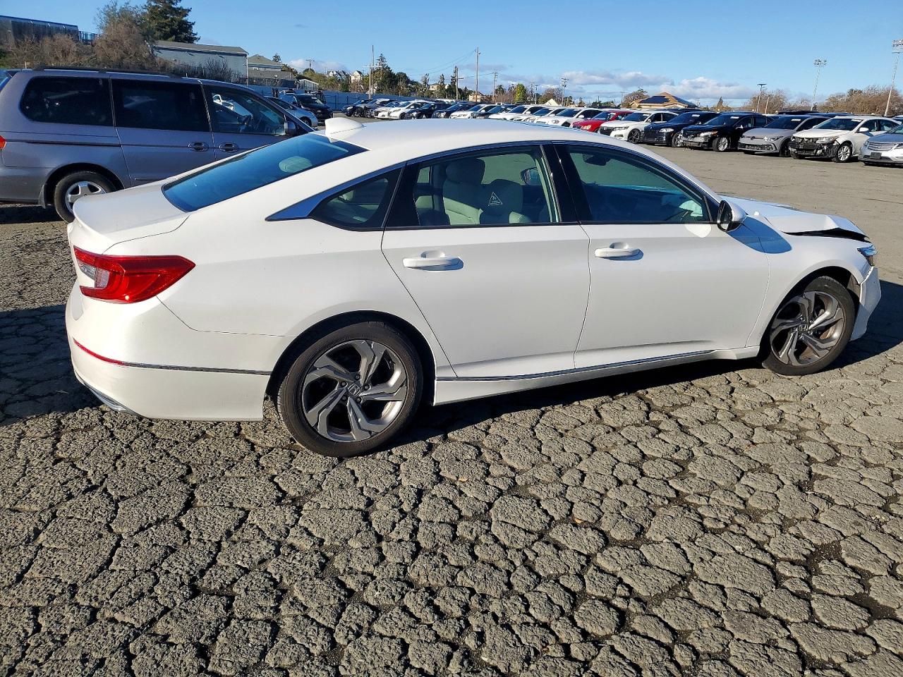 2018 HONDA ACCORD EXL photo 3