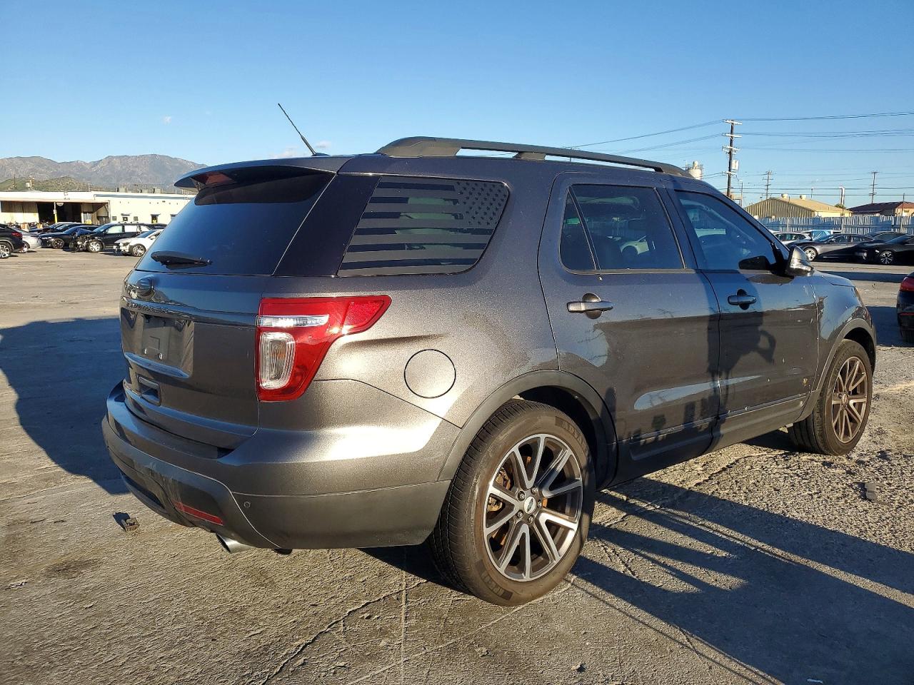 2015 FORD EXPLORER XLT photo 3