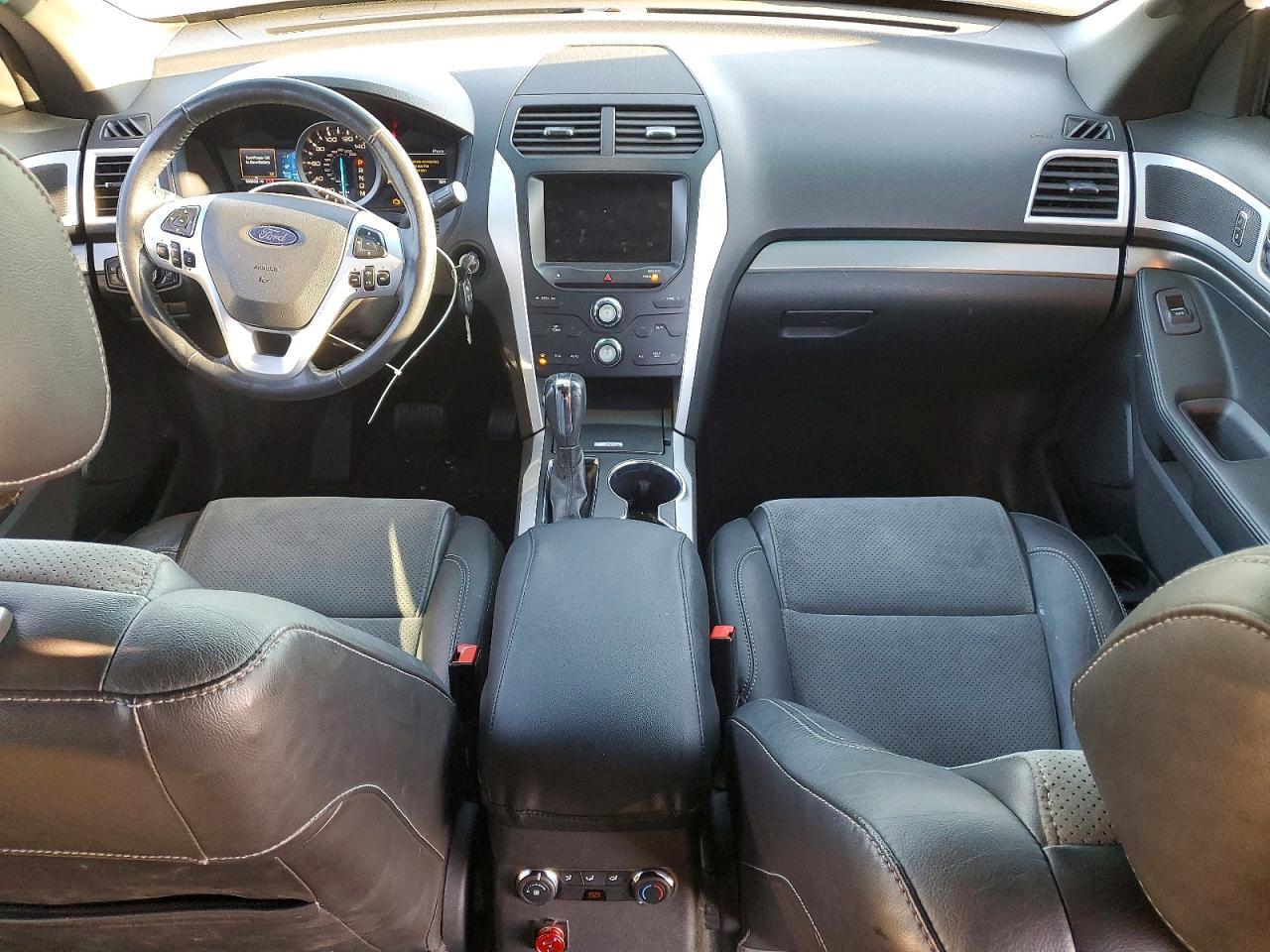 2015 FORD EXPLORER XLT photo 8