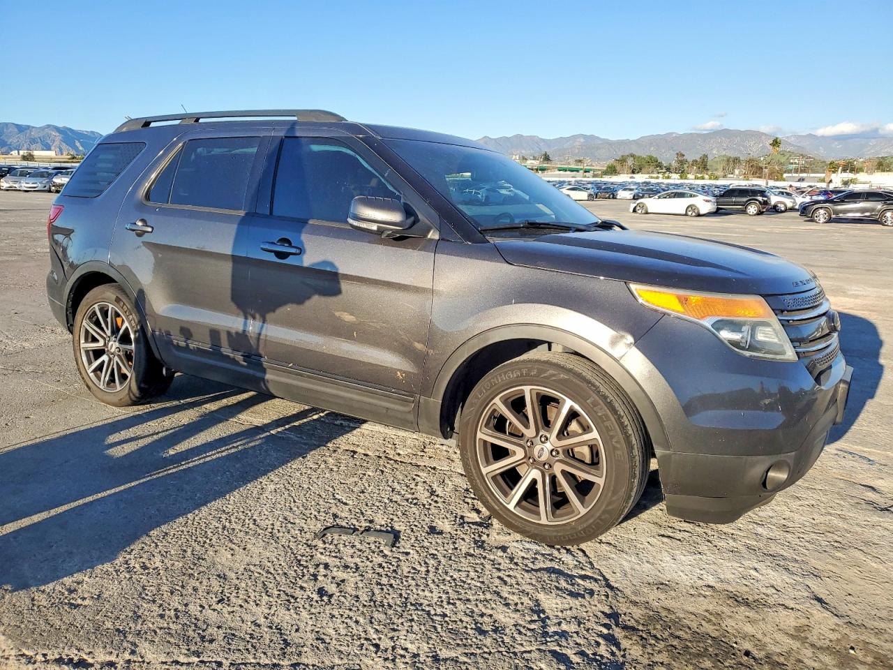 2015 FORD EXPLORER XLT photo 4