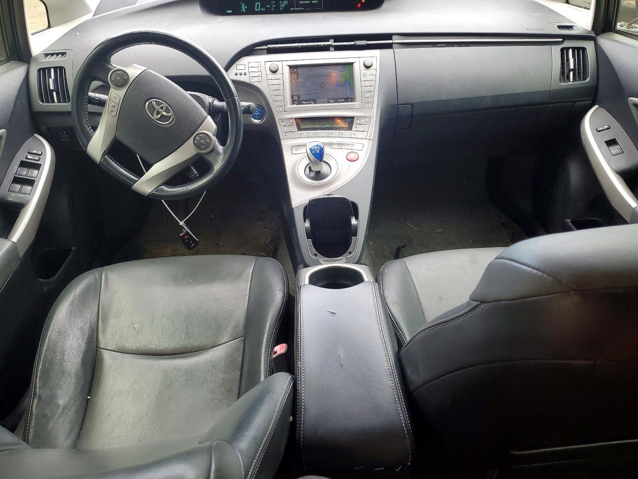 2013 TOYOTA PRIUS photo 8