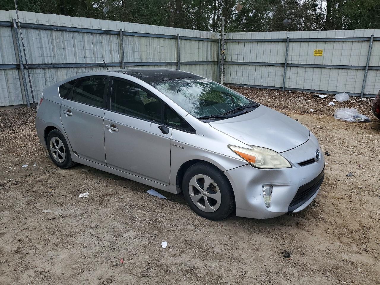 2013 TOYOTA PRIUS photo 4