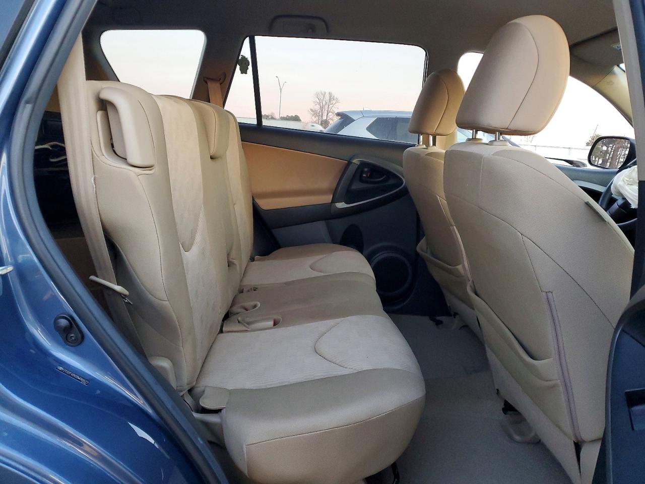 2011 TOYOTA RAV4 photo 21