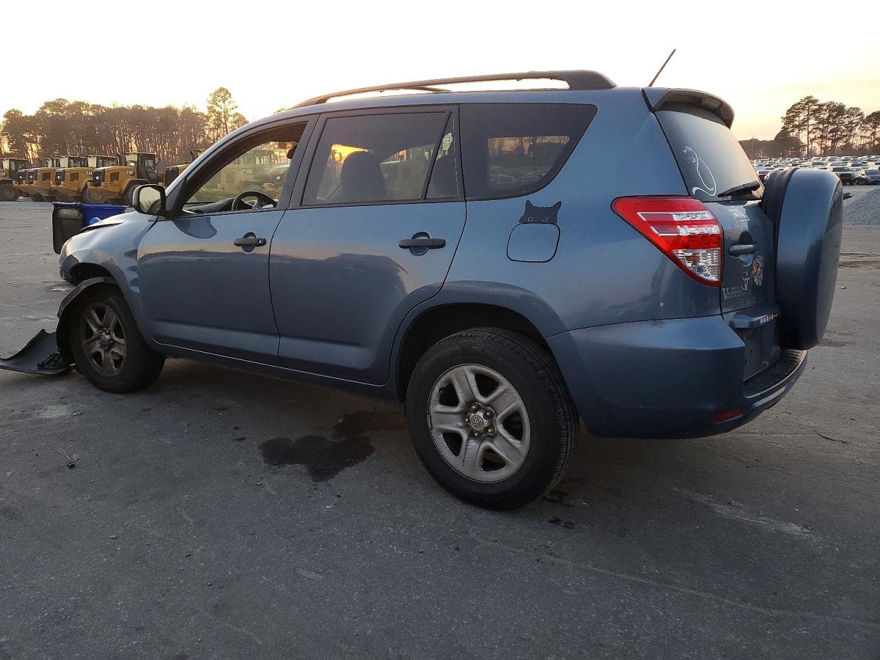 2011 TOYOTA RAV4 photo 3