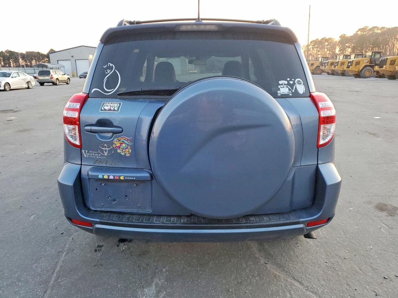 2011 TOYOTA RAV4 photo 11