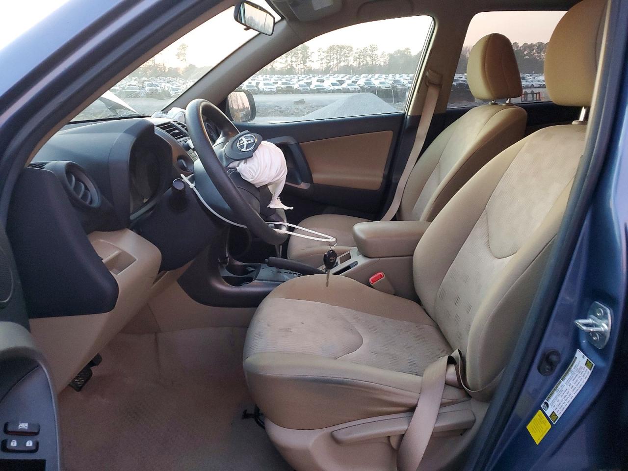 2011 TOYOTA RAV4 photo 13