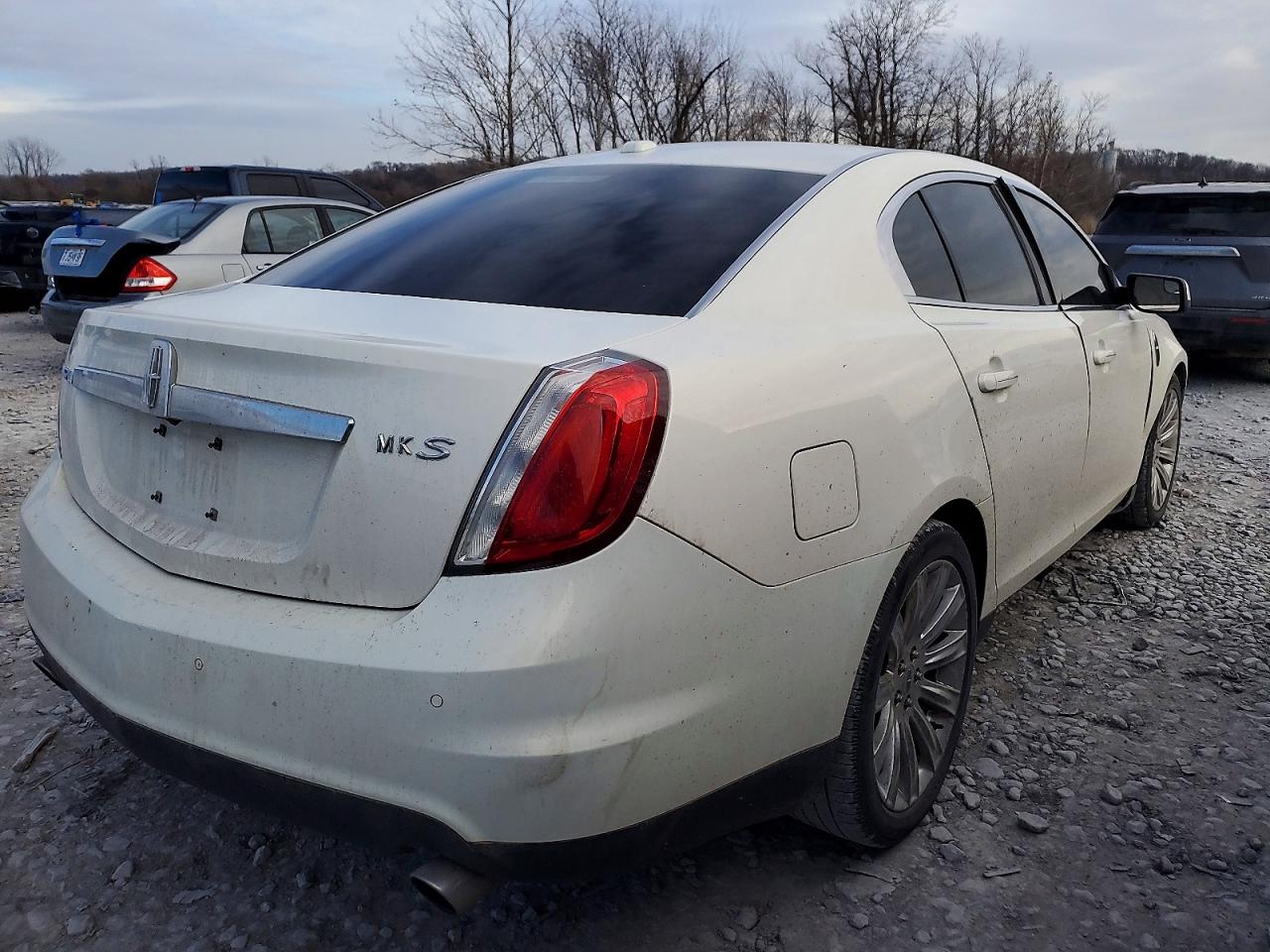 2012 LINCOLN MKS photo 3