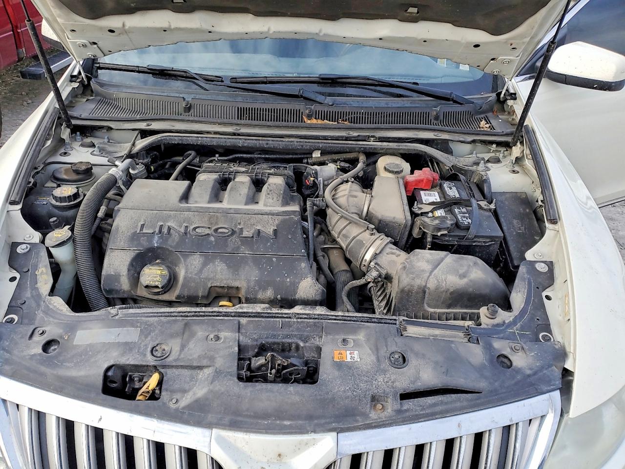 2012 LINCOLN MKS photo 11