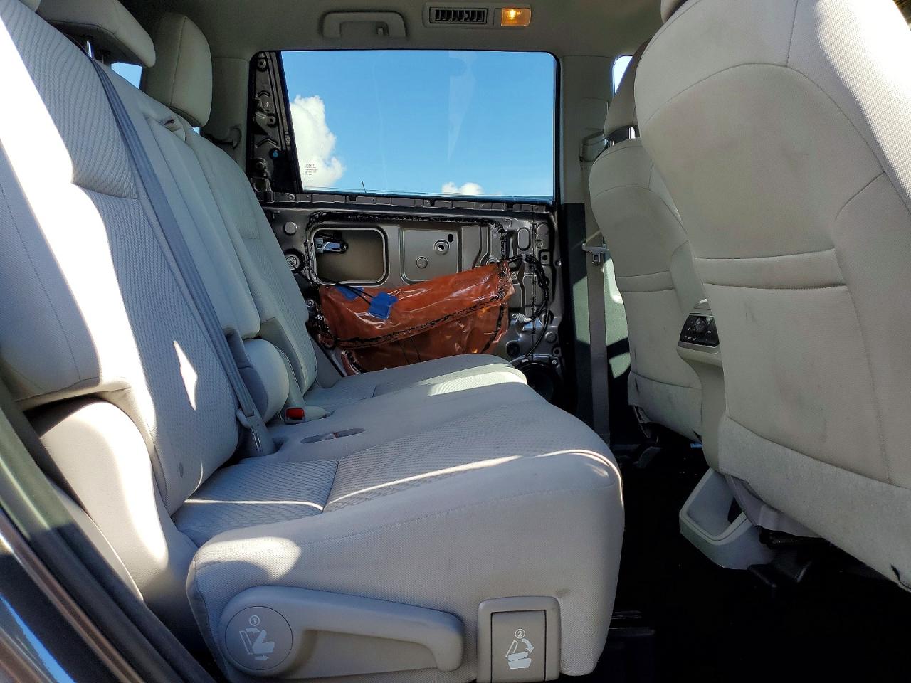 2016 TOYOTA HIGHLANDER LE photo 10