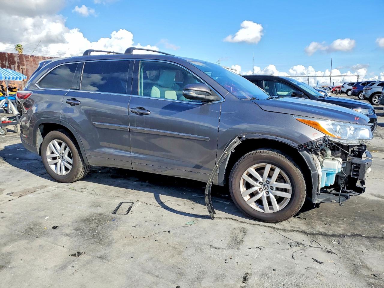 2016 TOYOTA HIGHLANDER LE photo 4