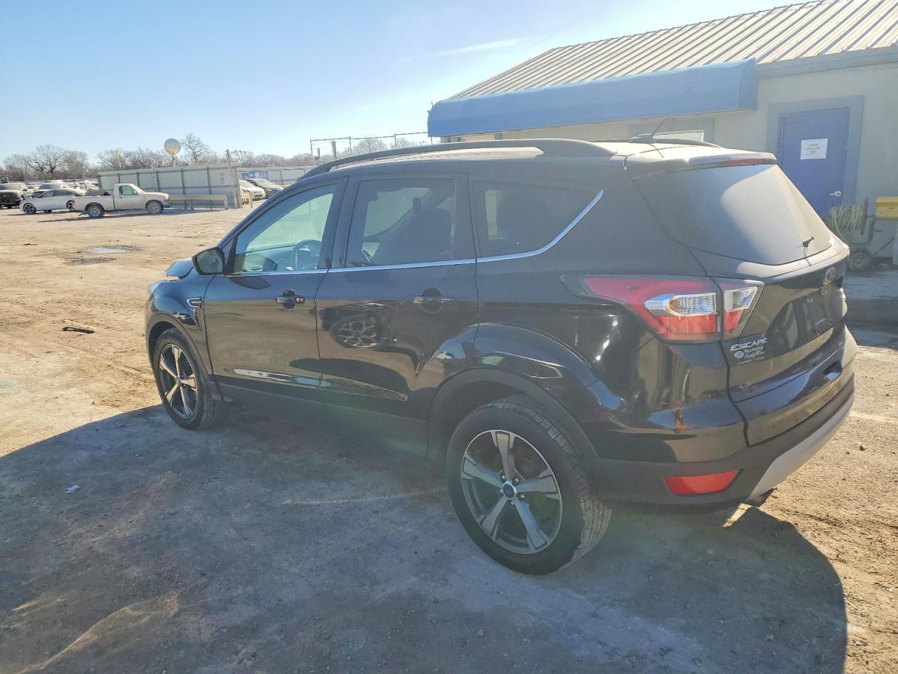 2017 FORD ESCAPE SE photo 2