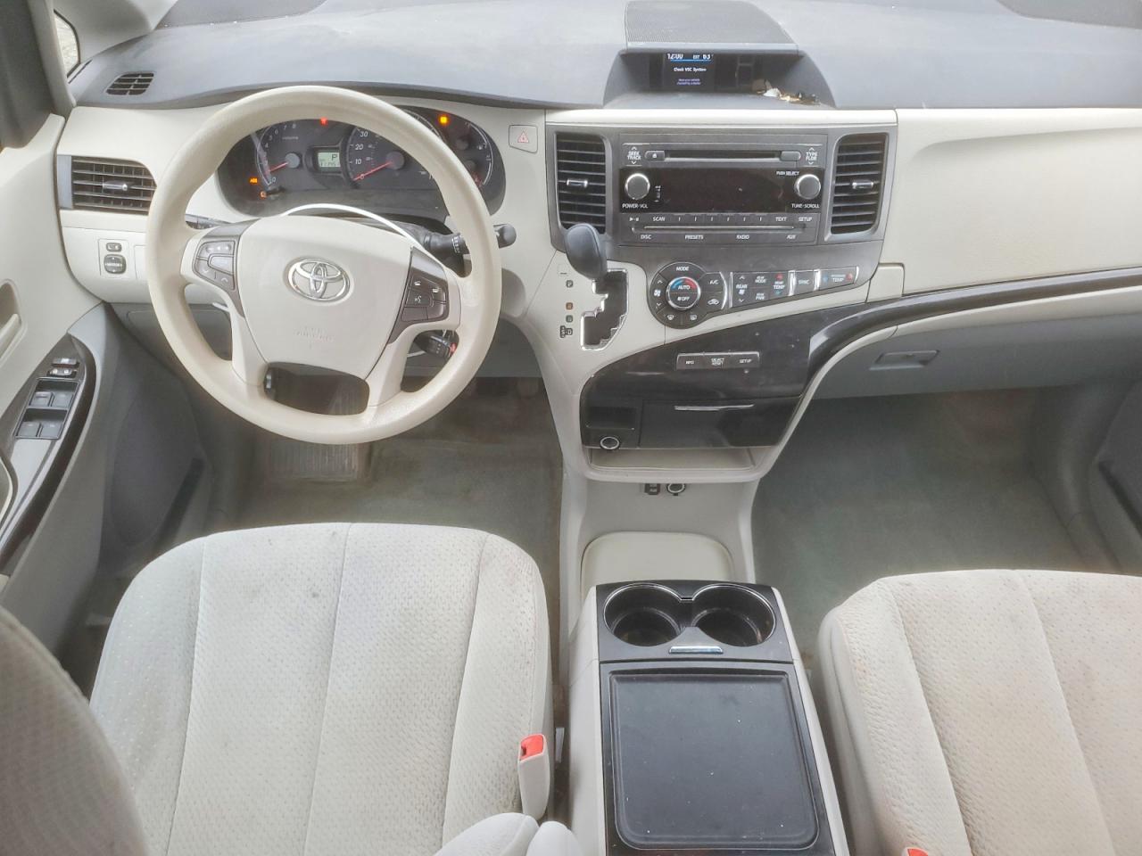 2014 TOYOTA SIENNA LE photo 8