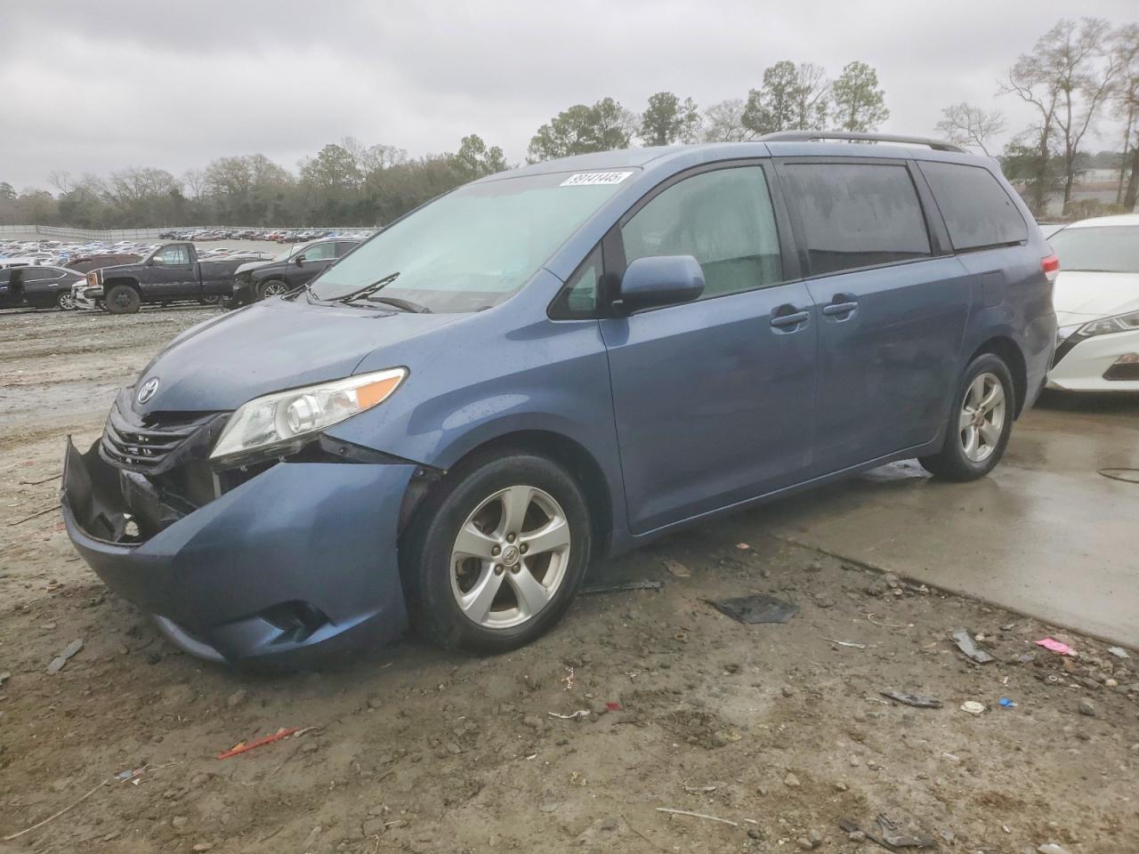 2014 TOYOTA SIENNA