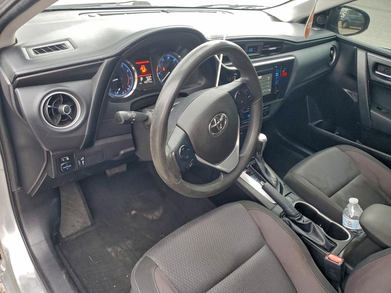 2018 TOYOTA COROLLA L photo 8