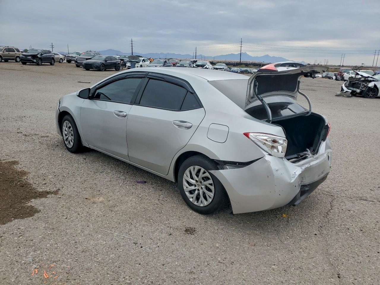 2018 TOYOTA COROLLA L photo 2