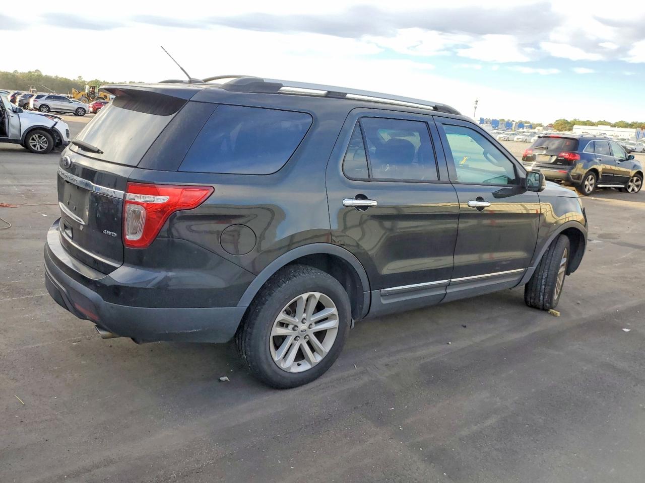 2013 FORD EXPLORER XLT photo 5
