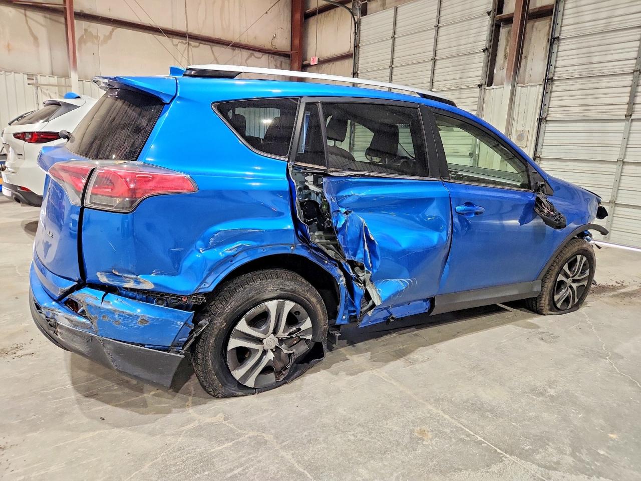 2016 TOYOTA RAV4 LE photo 3
