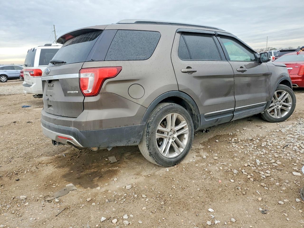 2016 FORD EXPLORER XLT photo 3